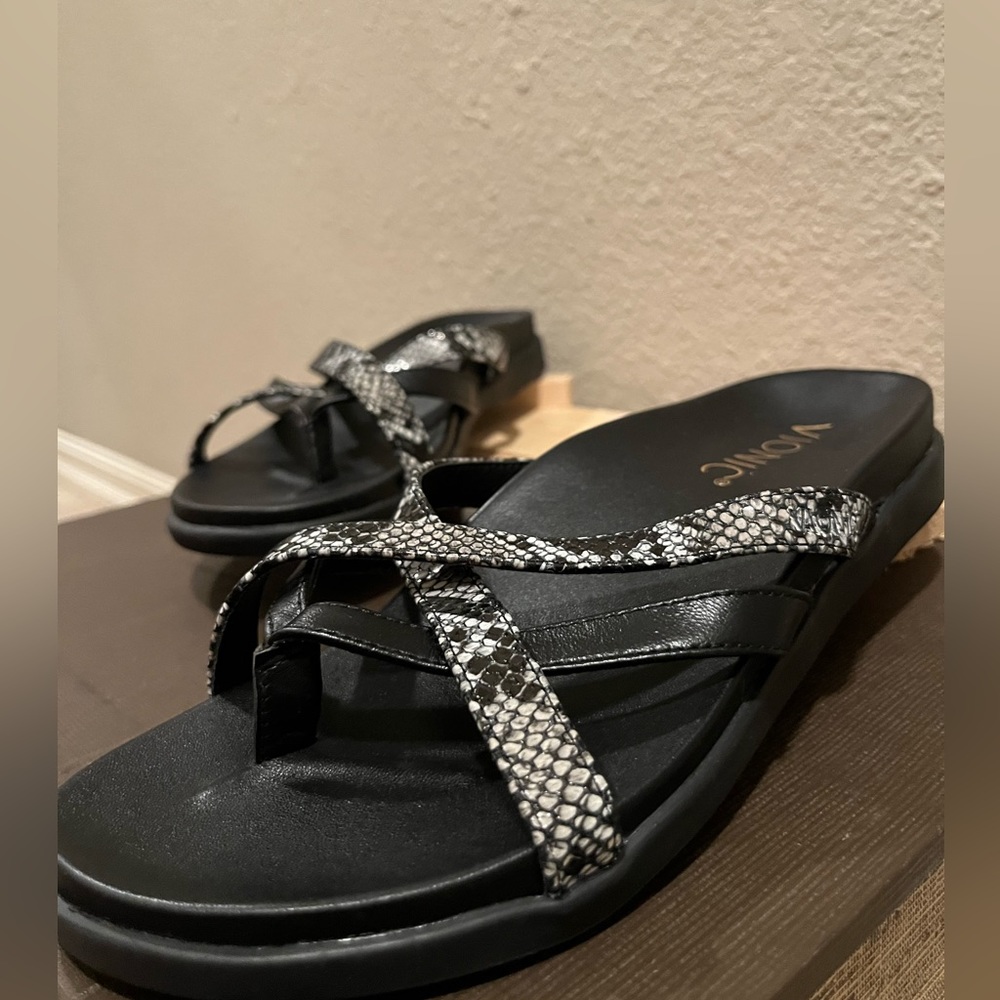 vionic snakeskin sandals brand new size 7